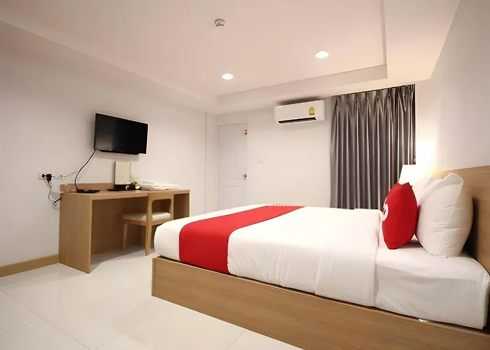 Super Oyo 483 Pannee Khaosan Hotel 3*