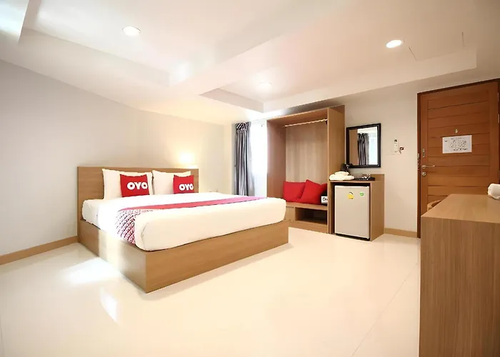 Super Oyo 483 Pannee Khaosan Hotel