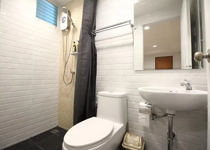 Hotel Super Oyo 483 Pannee Khaosan 3*
