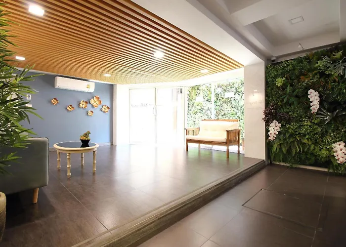 Hotel Super Oyo 483 Pannee Khaosan 3*