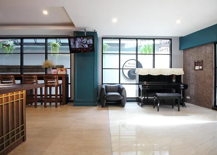 Super Oyo 483 Pannee Khaosan 3*